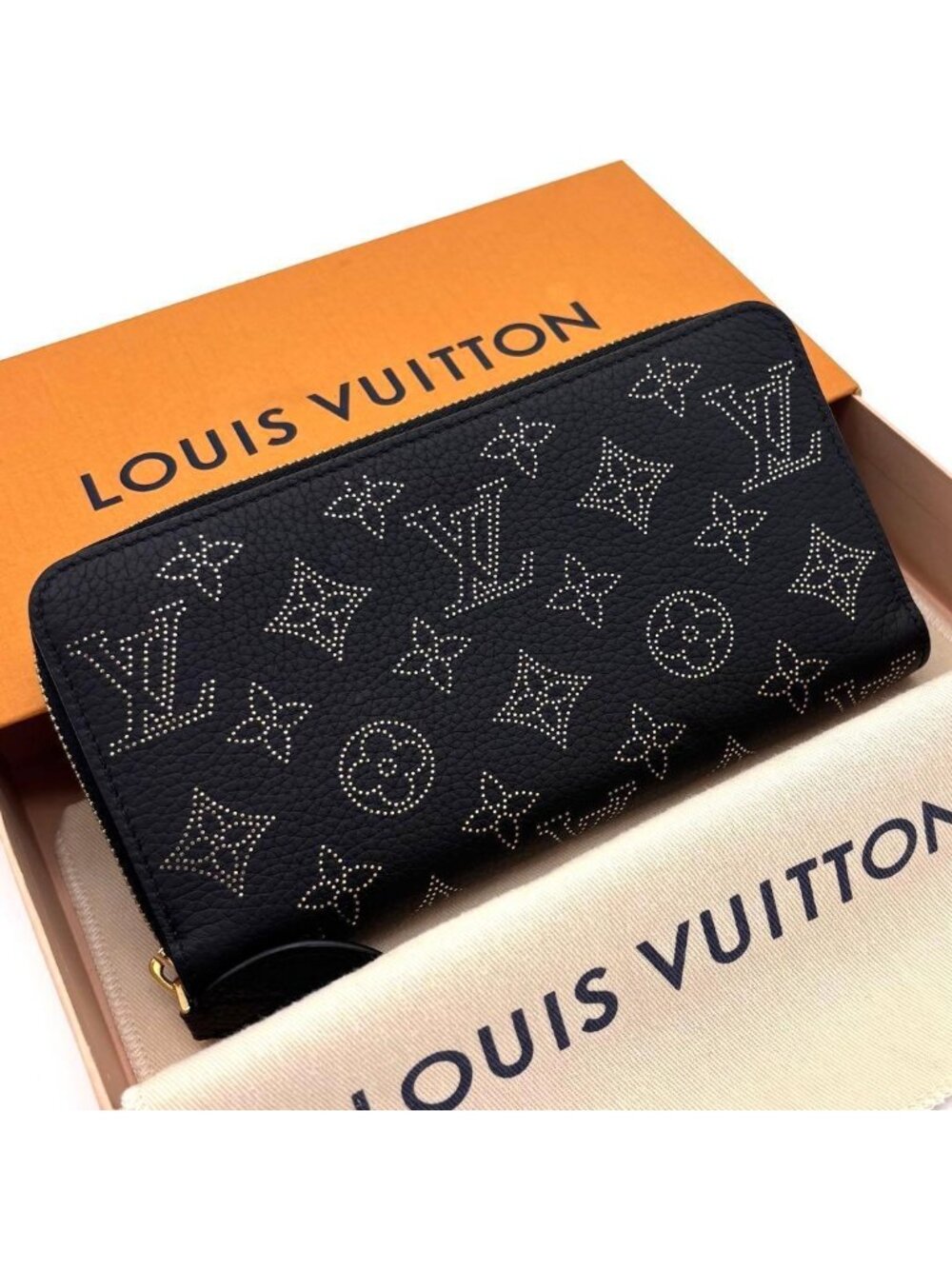 Louis Vuitton Mahina Zippy Wallet Zip Around Noir Gold